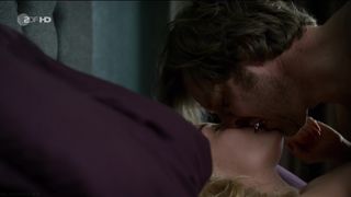 Ida Engvoll - Der Kommissar und das Meer s01e17 (2015) celebrity hot video scene