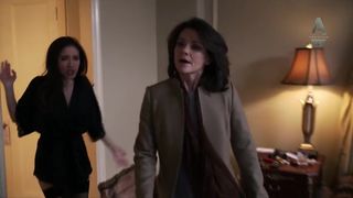 Mara_Lane_-_The_Brink_s01e01 (2015)