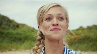 Julie Engelbrecht – Les vacances du petit Nicolas (2014) actress sexy video