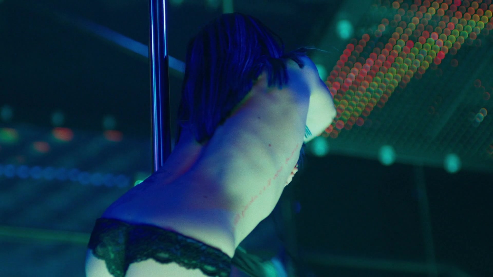 Raychel_Diane_Weiner_-_Flesh_and_Bone_s01e01 (2015) Hot Strip Scene