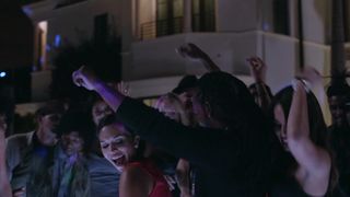 Taylor_Rhodenbaugh, Ella_Thomas nude - Ballers_s01e03 (2015)