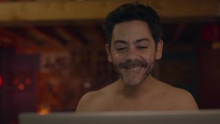 Audrey Lamy, Victoria Olloqui - Tout pour etre heureux (2015)celebrity hot video scene