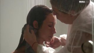 Jennifer Lauret - Une Famille Formidable s12e04 (2015) celeb nude video