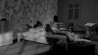 Luise Heyer - Harte (2015) celebs topless scenes