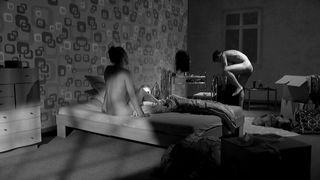 Luise Heyer - Harte (2015) celebs topless scenes