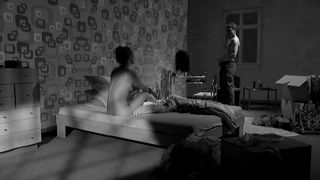 Luise Heyer - Harte (2015) celebs topless scenes