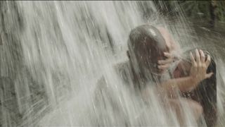 Adriana Ugarte_-_Palmeras_en_la_nieve (2015) Celebrity Sex Scene(on the beach)