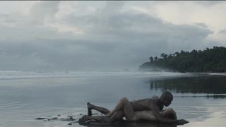 Adriana Ugarte_-_Palmeras_en_la_nieve (2015) Celebrity Sex Scene(on the beach)