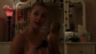 Lili Reinhart naked - Riverdale (2017) (Season1,Episode1)