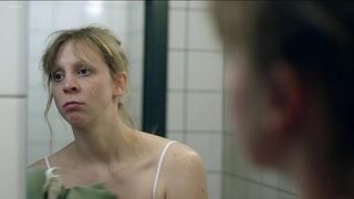 Sarah Lefevre hot - Paul est la (2017)