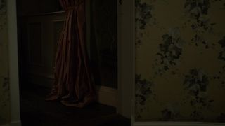 Mackenzie Davis - The Turning (2020) Naked actress in a sexy video