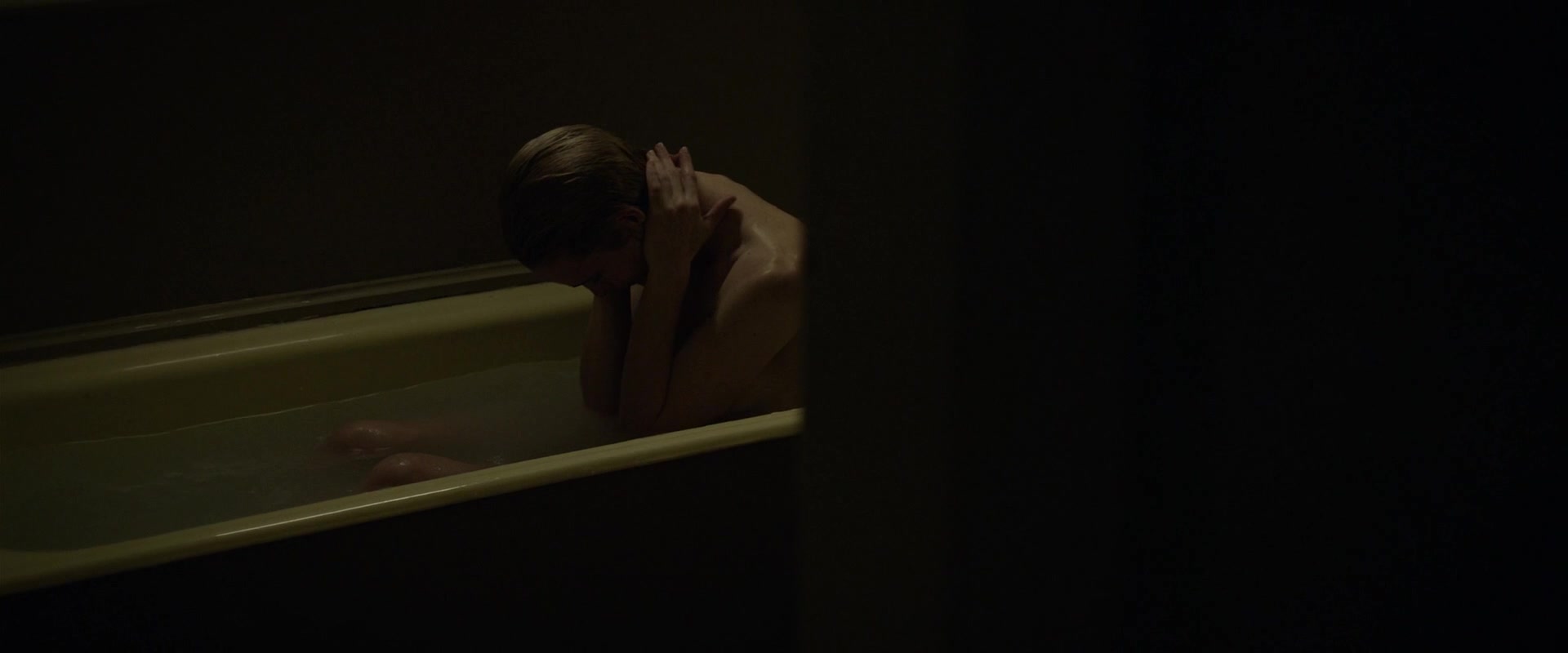 Mackenzie Davis - The Turning (2020) Naked actress in a sexy video.