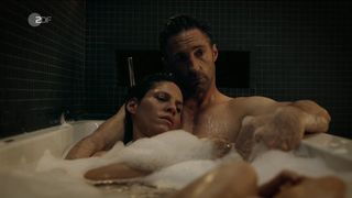 Jasmin Gerat sexy - Der Gutachter - Ein Mord zu viel (2017)