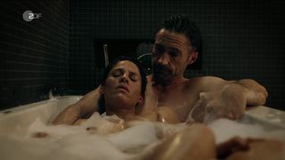 Jasmin Gerat sexy - Der Gutachter - Ein Mord zu viel (2017)