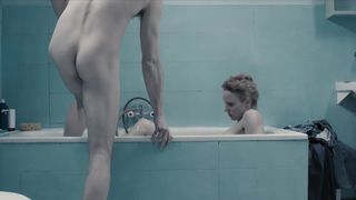 Julia Kijowska - Zjednoczone stany milosci (2016) celebs topless scenes