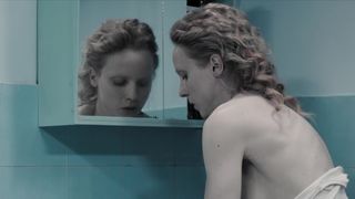 Julia Kijowska - Zjednoczone stany milosci (2016) celebs topless scenes