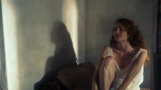 Valerie Pachner - Egon Schiele Tod und Madchen (2016) Nude movie scene