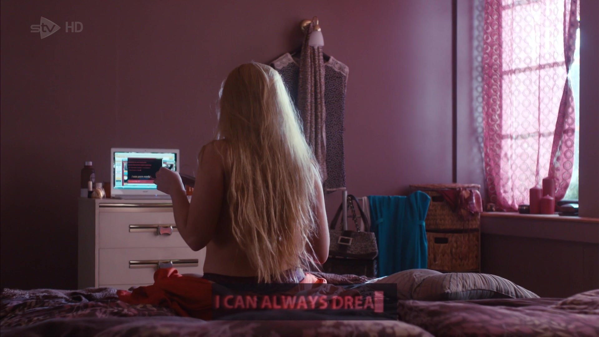 Florence_Pugh__Anna_Friel_-_Marcella_s01e02 (2016)