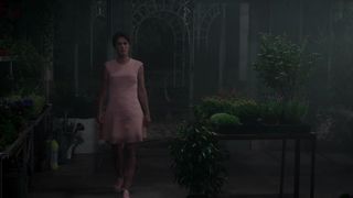 Florence Foresti, Perrette Souplex - De plus belle (2017) old strip and topless scenes