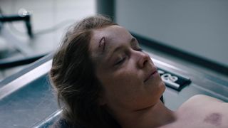 Odine Johne naked - Erzgebirgskrimi Todlicher Akkord (2020)