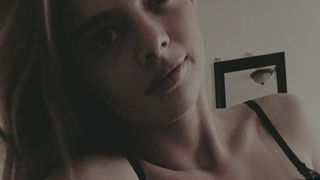 Frankie Shaw - SMILF s01e01 (2017) celebrity hot scene