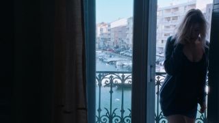 Nadia Tereszkiewicz, Valeria Bruni-Tedeschi, Juliet Doucet - Seules les betes (2019) celeb lesbian scenes