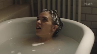 Liv Lisa Fries, Leonie Benesch - Babylon Berlin s02e01 (2017) Censored celebs scenes