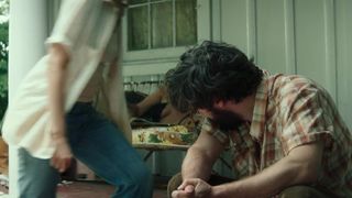 Sarah Gadon, Lola Kirke, Hong Chau sexy - American Woman (2019)