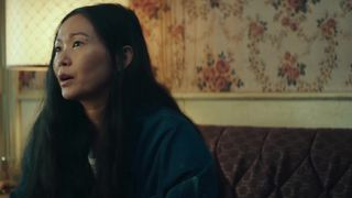 Sarah Gadon, Lola Kirke, Hong Chau sexy - American Woman (2019)