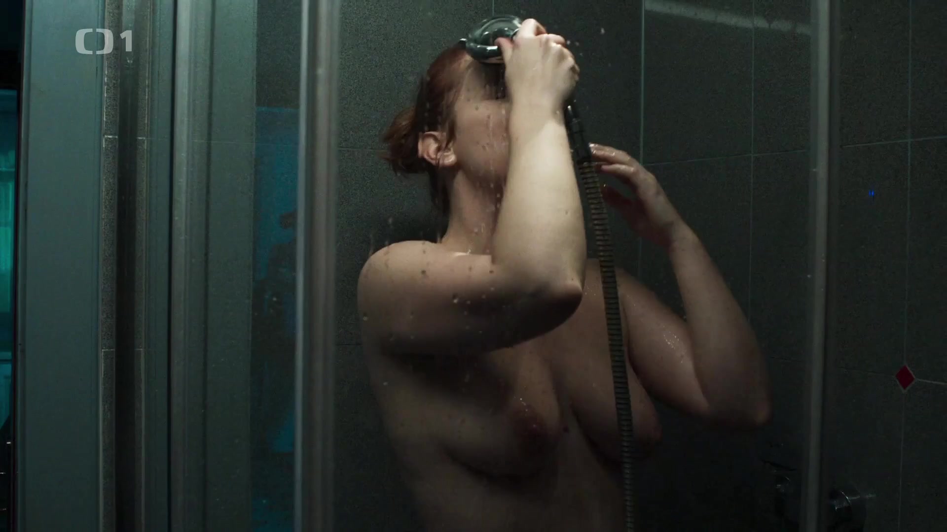 Anna Fixova nude – Vysoka hra s01e02 (2020)