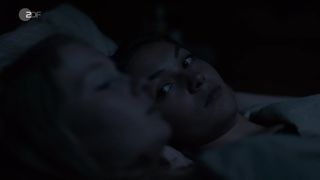 Stephanie Amarell, Emma Drogunova - Die Familie (2017) Naked movie scenes