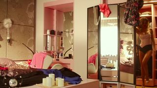 Karina Zvereva - Superplokhie (2016) Naked sexy video