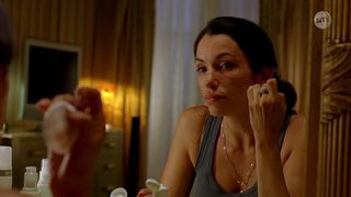 Aure Atika hot - Comme t'y es belle! (2006) sexy scenes