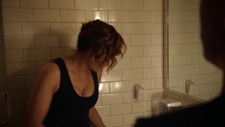 Jennifer_Lopez_-_Shades_of_Blue_s01e03-04 (2016)