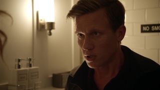 Jennifer_Lopez_-_Shades_of_Blue_s01e03-04 (2016)