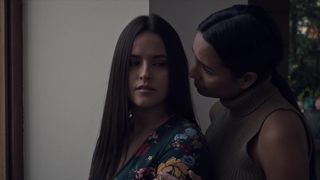 Susana Rojas, licia Jaziz - Ingobernable s02e07 (2018) Nude movie scene