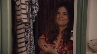 Sarah Suco, Agnes Jaoui - Aurore (2017) Сut naked video