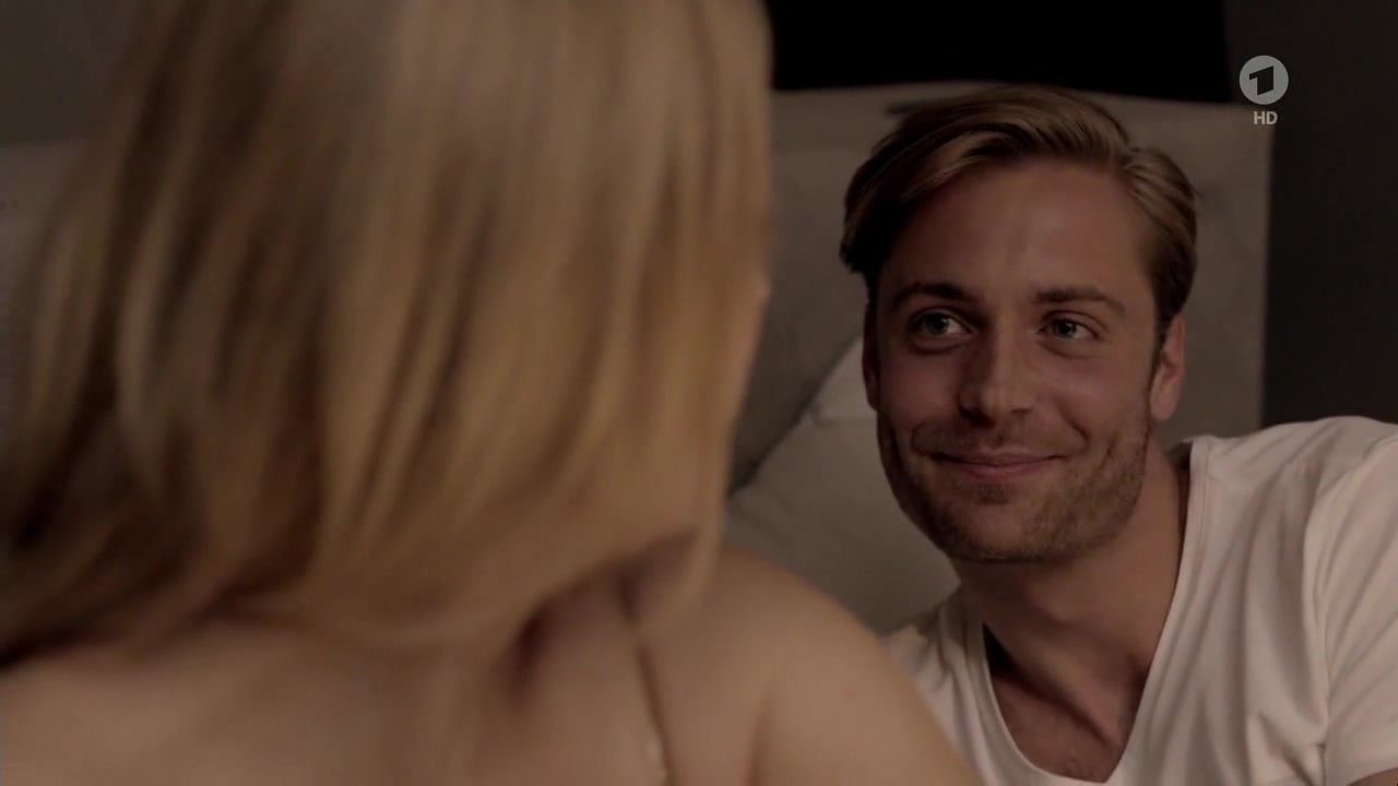 Susanna Simon, Birge Schade – Eltern allein zu Haus s01e02 (2017) Sexy scene of the film