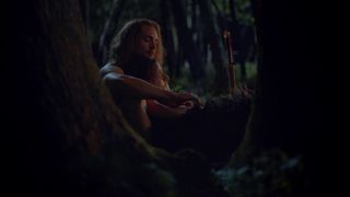 Charlie Murphy sexy - The Last Kingdom s01e08 (2015) Hot film scene