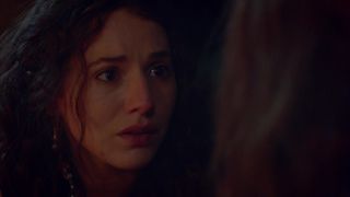Charlie Murphy sexy - The Last Kingdom s01e08 (2015) Hot film scene