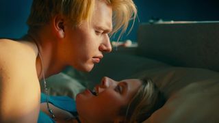 Luissa Cara Hansen, Rieke Seja - Sex verandert Alles (2019) sexy hot movie scene