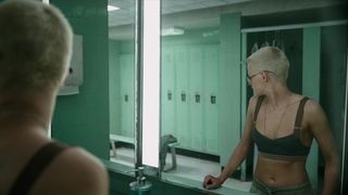 Kristen Stewart, Jessica Henwick - Underwater (2020) celebrity topless scenes