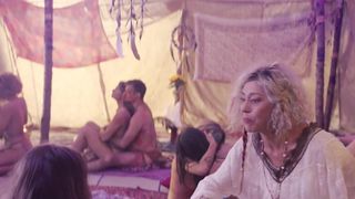 Janina Uhse, Felicitas Woll nackt - Berlin, Berlin (2020) Nude Scenes