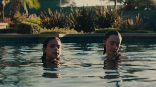Saoirse Ronan, Odeya Rush - Lady Bird (2017) Сut naked video