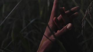 Laura Teglhoj sexy - Vandreren (2019)