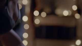 Jamie Lee - Crashing s02e01 (2017) Naked movie scene