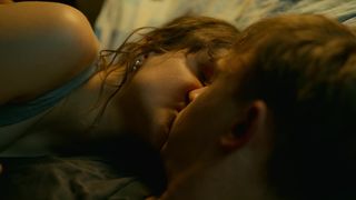 Lisa Vicari, Zoe Straub - Isi _ Ossi (2019) Sexy movie scene