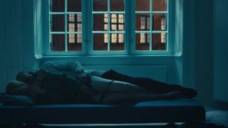 Marie Bach Hansen nackt - En flirt (2019)