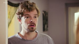 Barbora Mottlova, Tereza Vitu - Po hlave s01e01 (2020) Hot nude scene