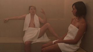 Sugar Lyn Beard, Anna Kendrick – Mike _ Dave Need Wedding Dates (2016) sexy topless scenes